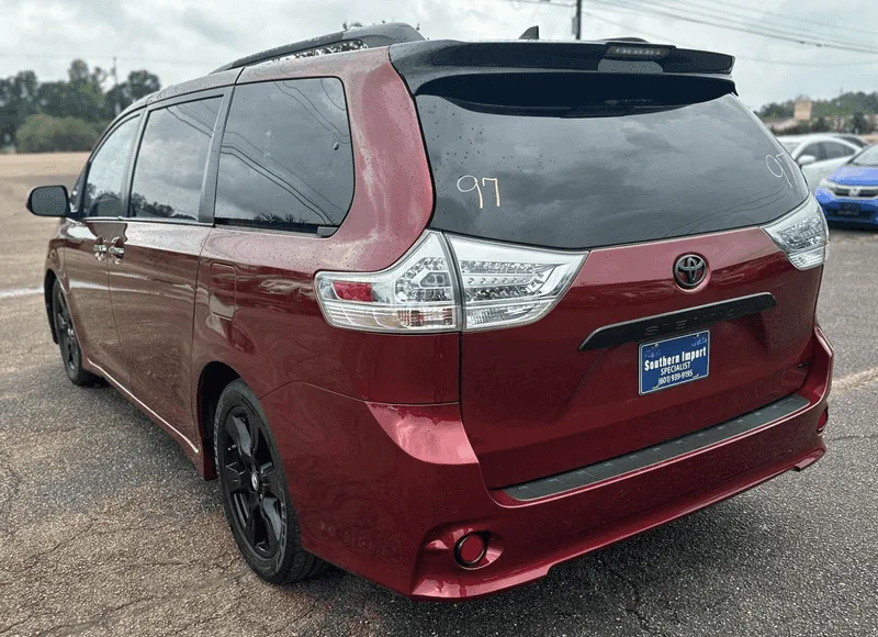 2020 Toyota Sienna SE Premium - Photo 8