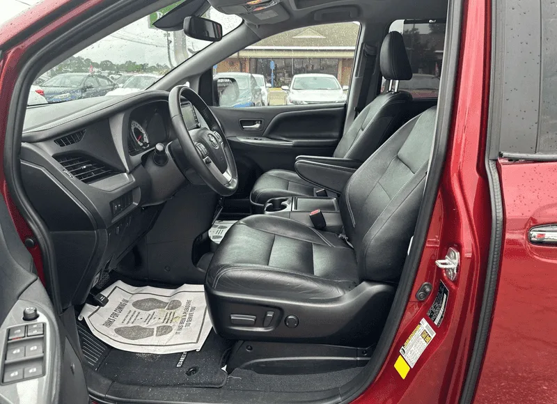 2020 Toyota Sienna SE Premium - Photo 9