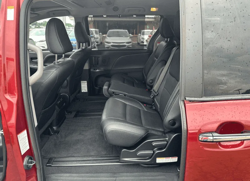 2020 Toyota Sienna SE Premium - Photo 10