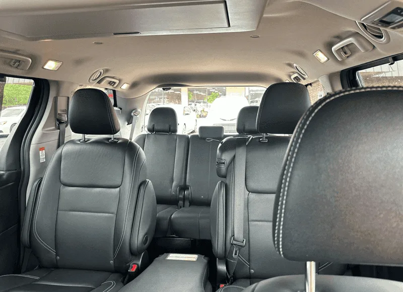 2020 Toyota Sienna SE Premium - Photo 11