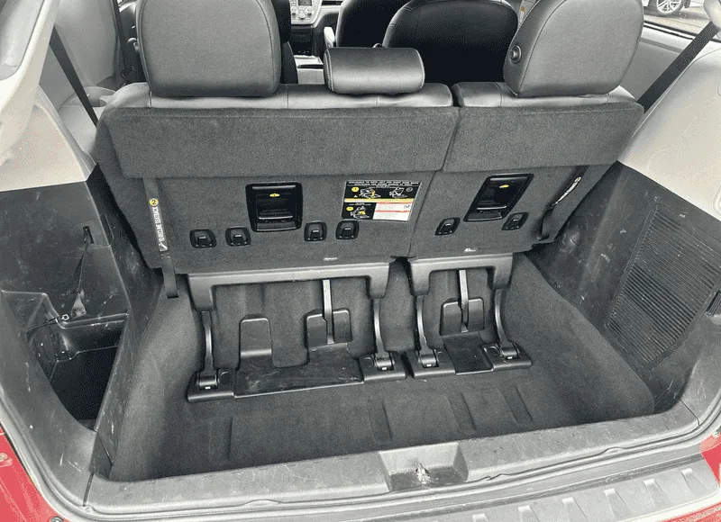 2020 Toyota Sienna SE Premium - Photo 17